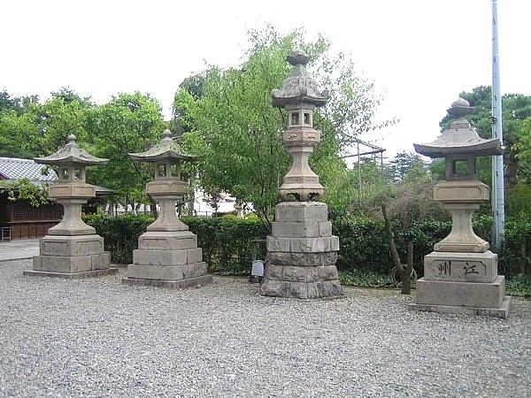 石灯石塔