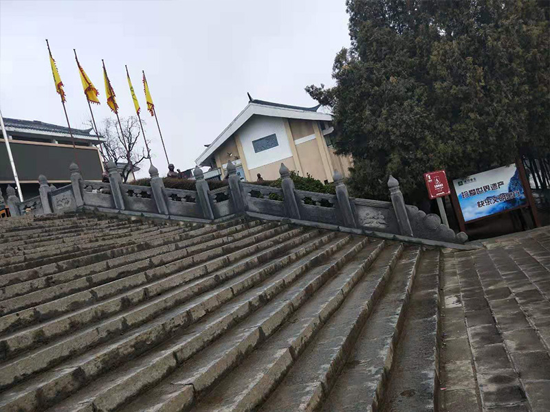 梅兰竹菊石栏杆