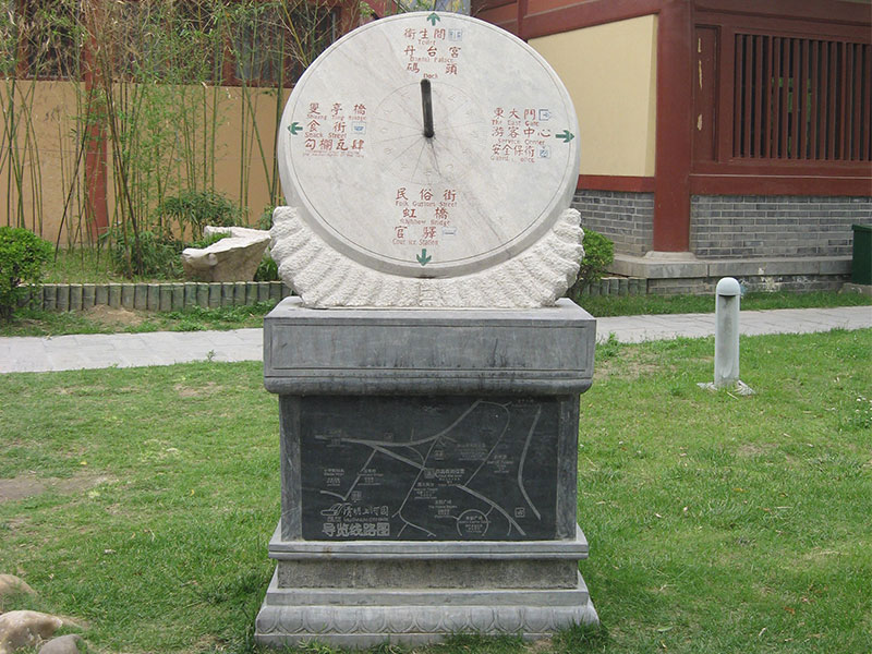 花岗岩日晷