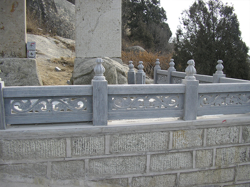 山道青石栏杆