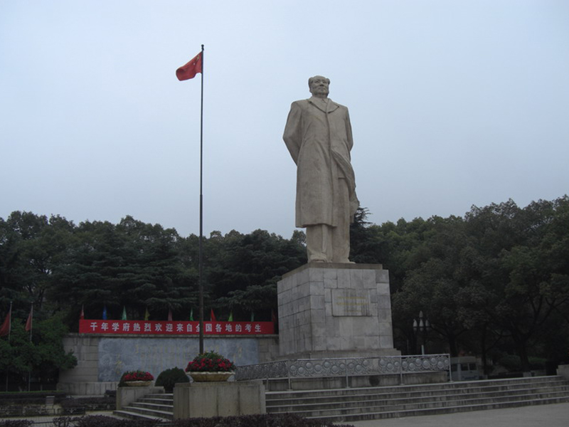 毛泽东石雕像