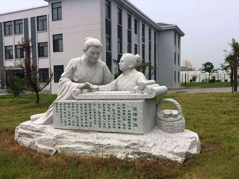 寇母伴读石雕像