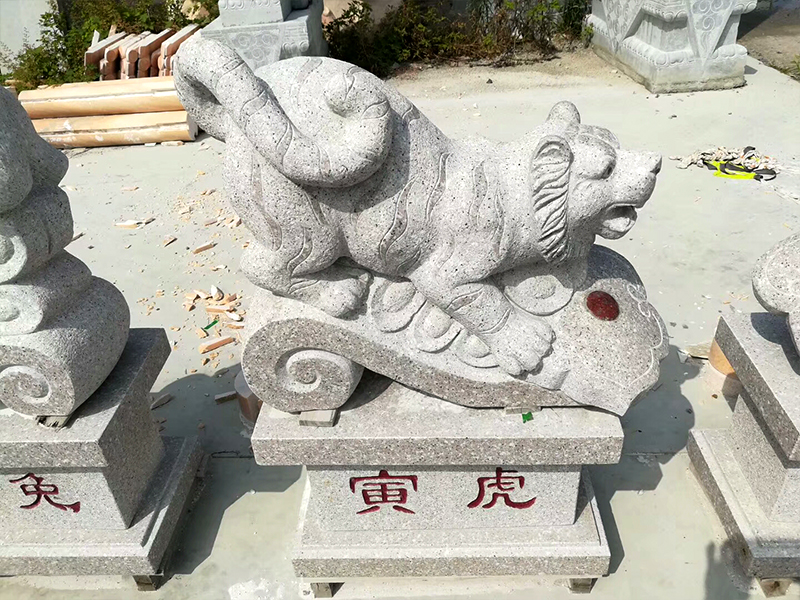 广场十二属相石雕