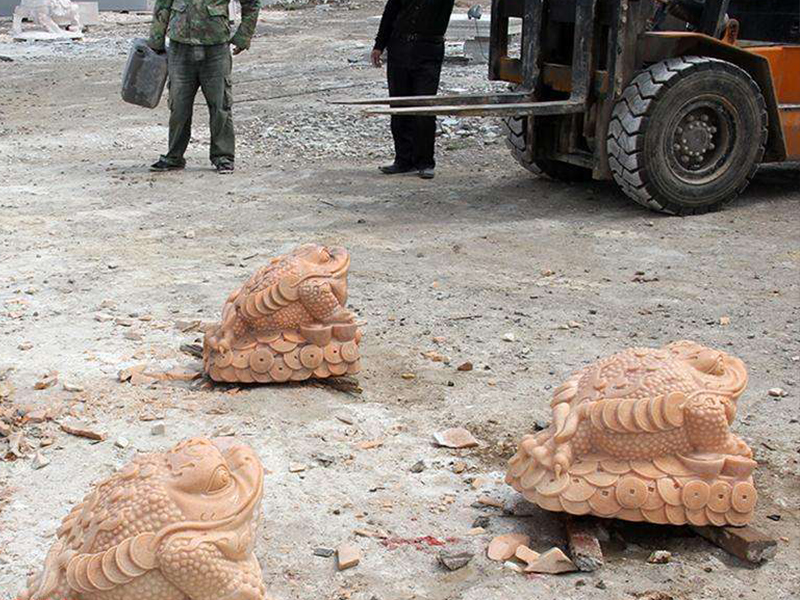 金蟾雕塑
