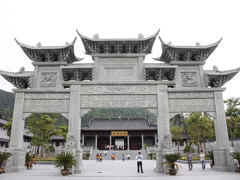阿育王寺庙石雕牌坊