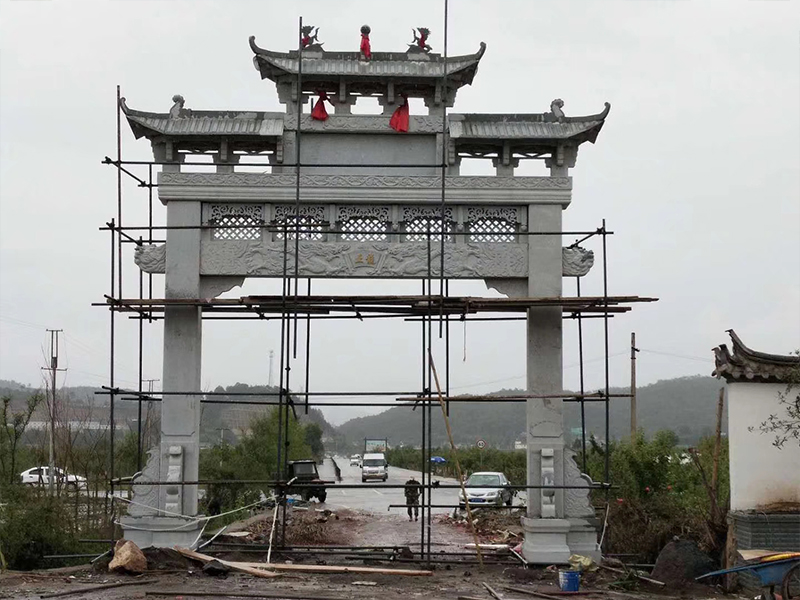 村口三门三楼石牌坊