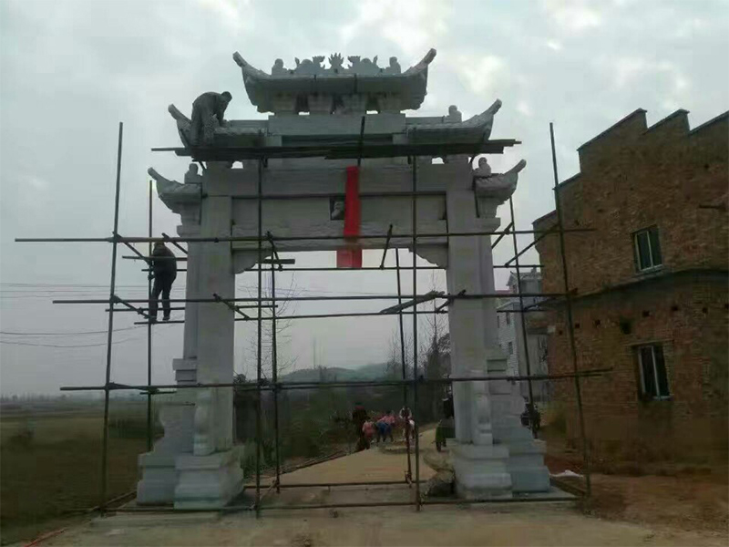 村口单门三楼石雕牌坊