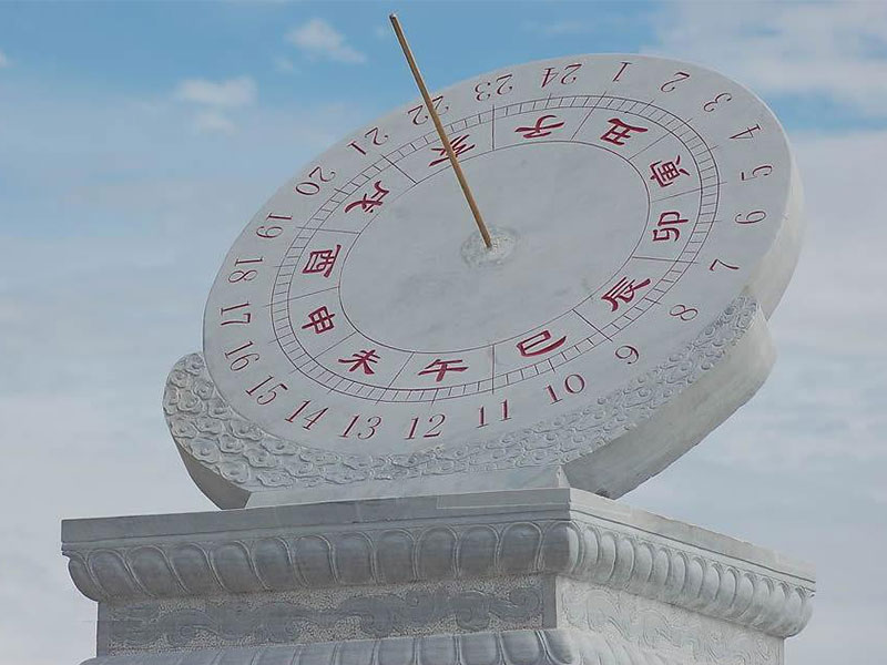 青石日晷