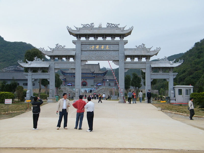 东华禅寺庙石雕牌坊