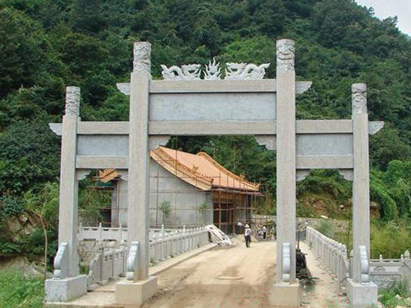 龙纹冲天柱石牌坊