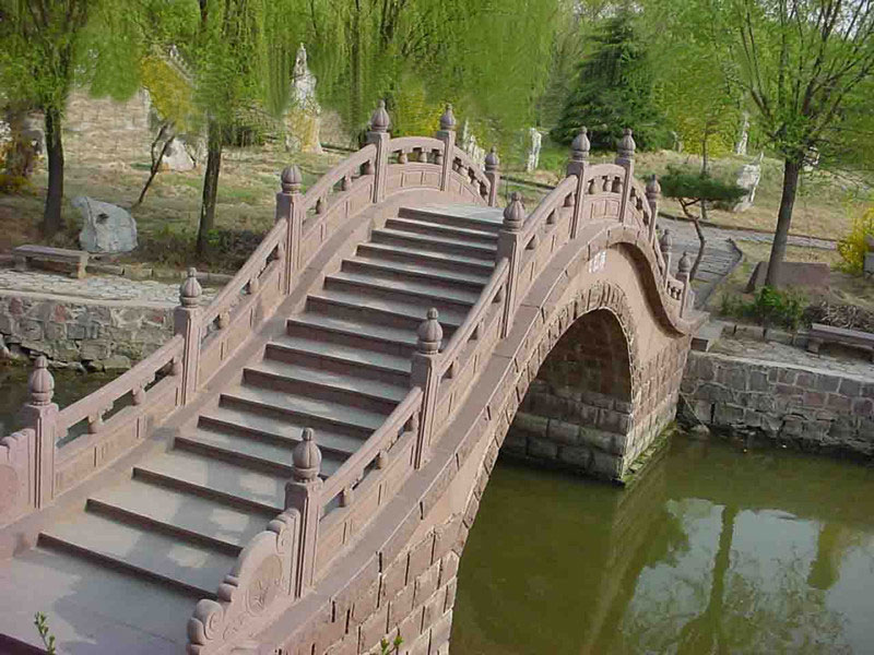 红砂岩拱桥栏杆
