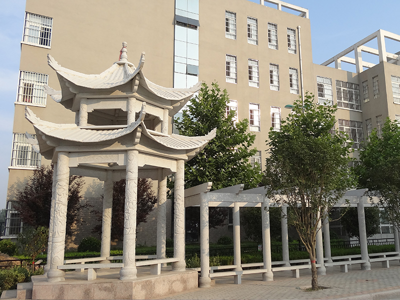 小区石凉亭