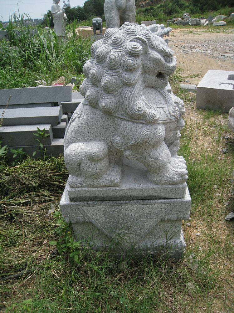 石雕狮子 北京石狮子雕刻 100*45*38cm 石料是芝麻白价格是3800元对
