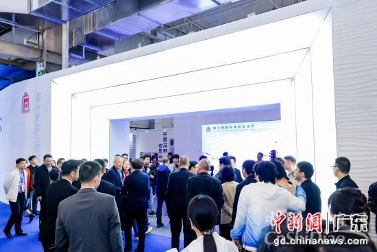 以“石间艺术——青春云浮石文化之路”为主题的第二十届云浮国际石材科技展览会暨第十四届云浮石文化节开幕。通讯员 供图